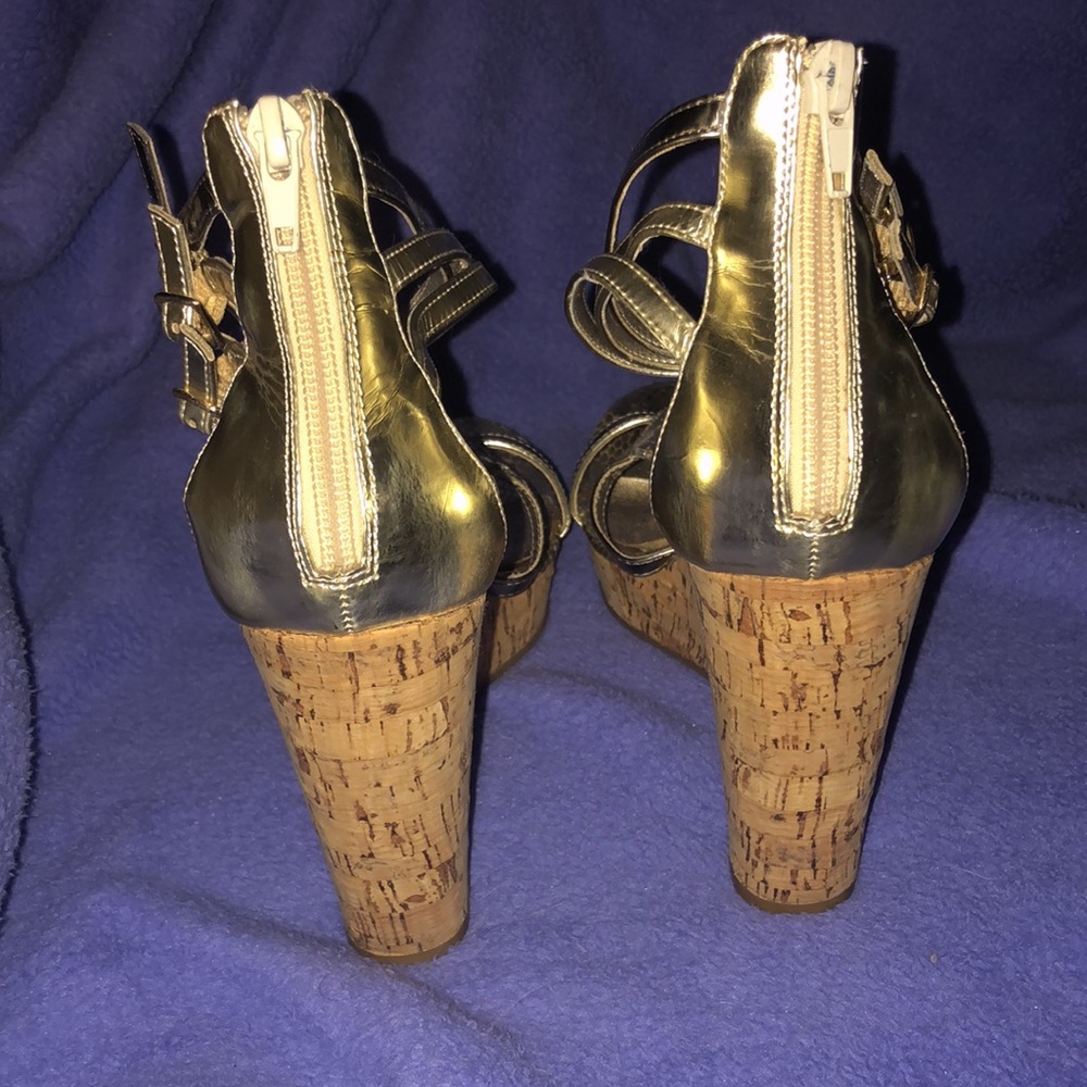 Steve Madden Metallic Gold Platform Sandals - Picture 5 of 9
